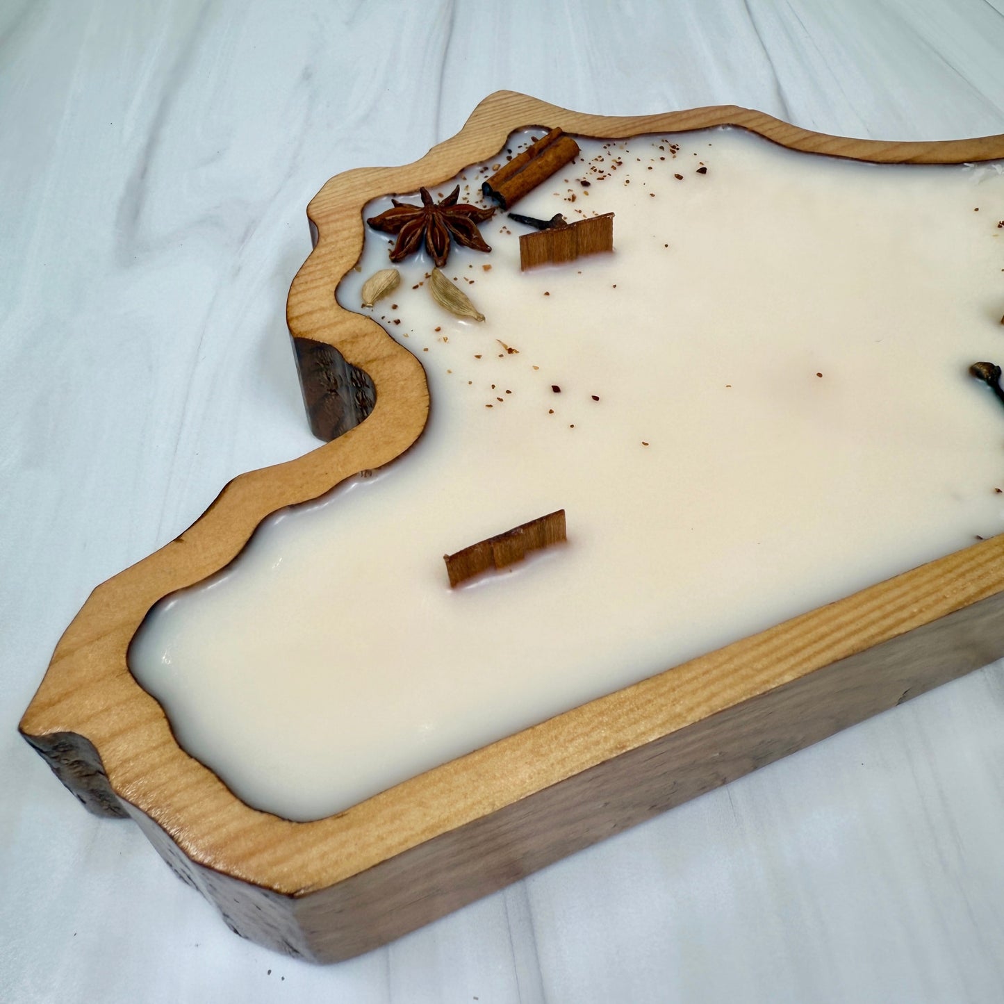 Idlib Map Candle- Cream and Cardamom