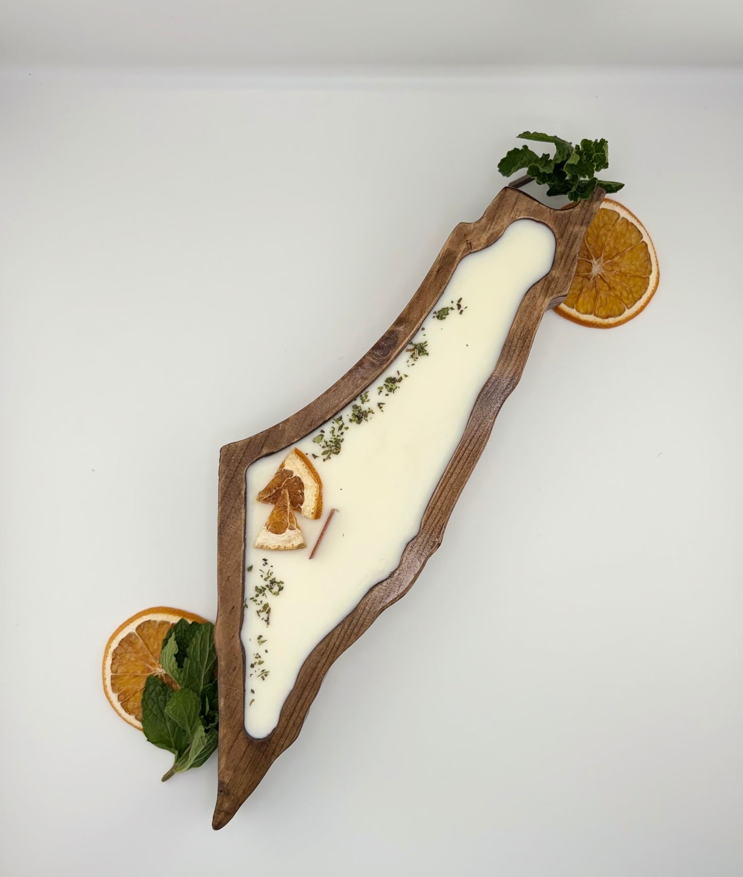 Deir Dibwan Map Candle (Garden Mint)